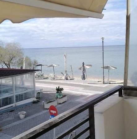 Annas Seaside Apartment Peraía Eksteriør bilde