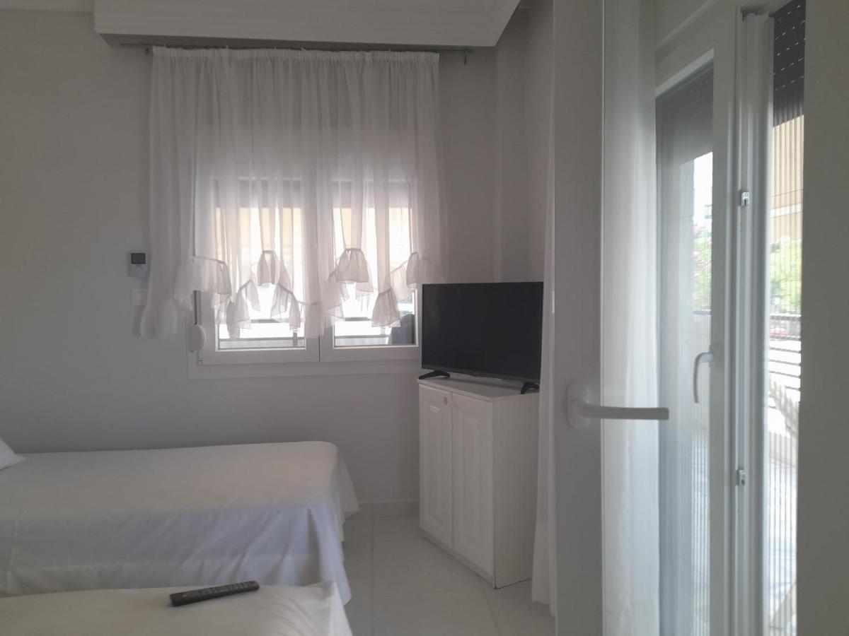 Annas Seaside Apartment Peraía Eksteriør bilde