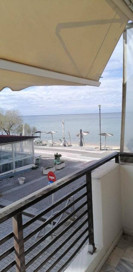 Annas Seaside Apartment Peraía Eksteriør bilde